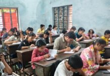 रामचरित स्मरण के साथ ही धर्म संस्कृति का प्रसार, रामायण ज्ञान परीक्षा मे भरपूर उत्साह दिखा इस बार बरसते पानी मे परीक्षा स्थल पंहुचे परिक्षार्थीगण